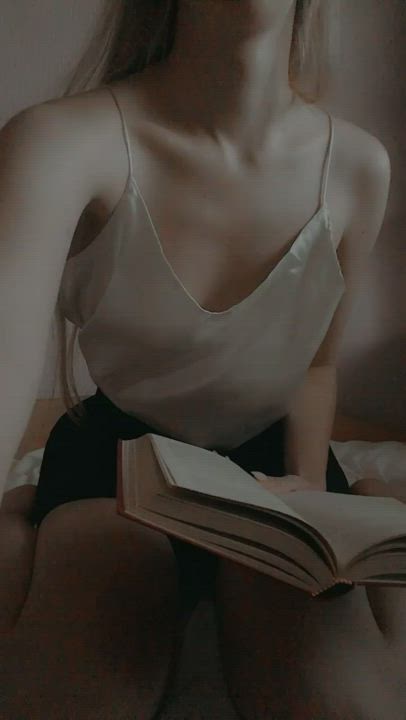 If at least one guy wants to see me strip more often, I'll celebrate and fuck myself💕 💘😘 : video clip