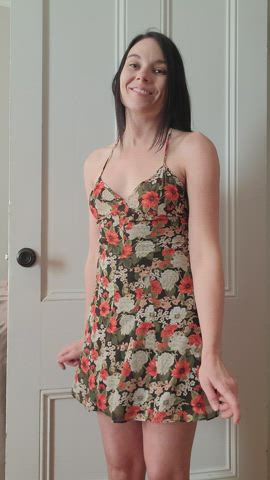 It's very easy to get me out of my clothes : video clip
