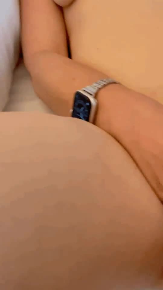 Laying in bed getting myself off. : video clip