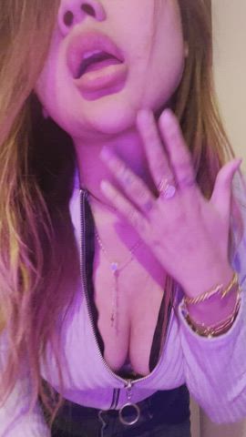 Raise your dick if u would fuck me! : video clip