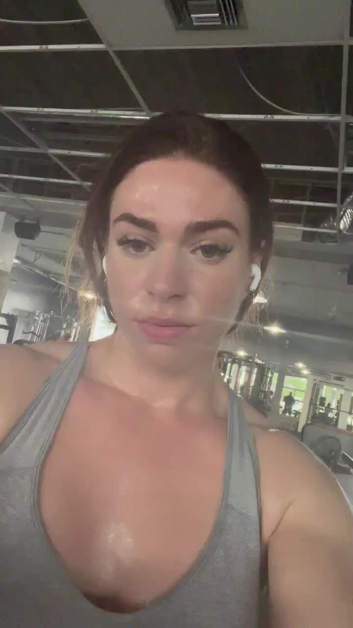 Don't you like when I'm covered in sweat? : video clip