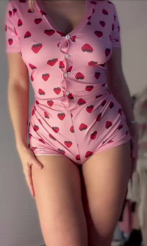Taking my clothes off for you because I’m a good girl and I want to make you horny😊 : video clip