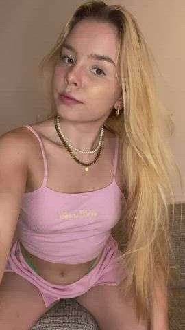 i bet there is no younger girl than me here on reddit : video clip