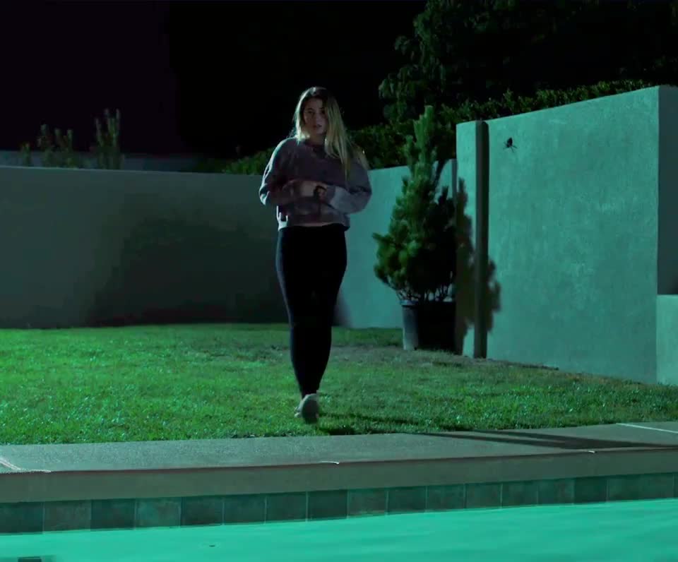 Lia Marie Johnson in T@gged [S2E5-2017] : video clip