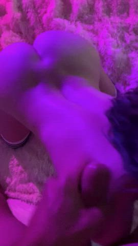 cuming on a gamer girls bubbly ass : video clip