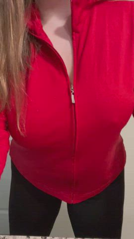 Would you be my gym buddy if you knew I didn’t ever wear a bra? : video clip