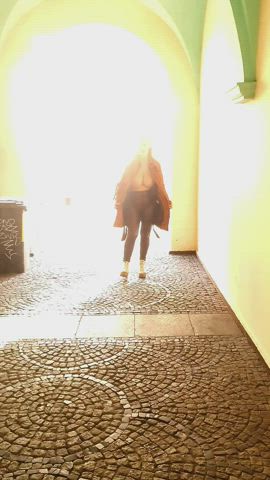 So, a romantic backstreet in the old city even called out to me "Show your boobs". So I did. Heh [GIF] : video clip