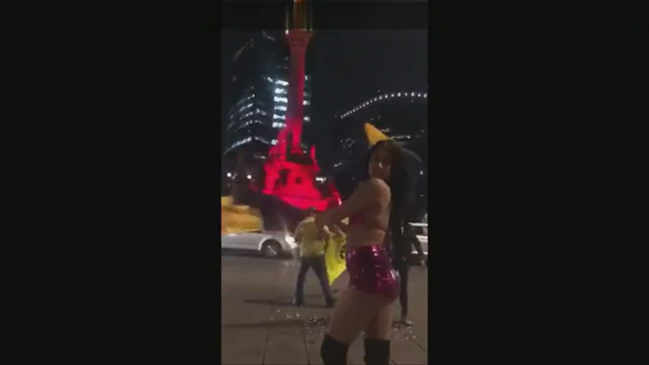 On The Streets of Mexico : video clip