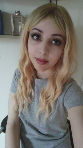 Which version of me is more cute? The sweet one, or the one chocking on a juicy cock like a good little slut? 😏 : video clip