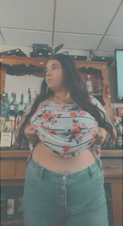 Flashing and playing with my tits between customers has me so fucking horny : video clip