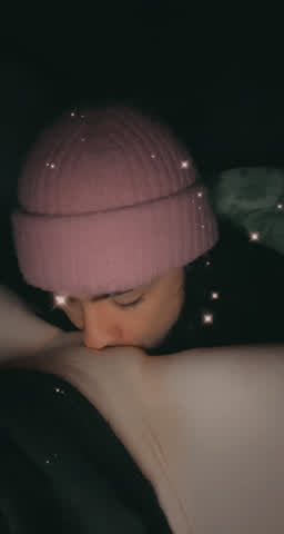 The way she tastes makes my brain go 'brrrrrrrr' : video clip