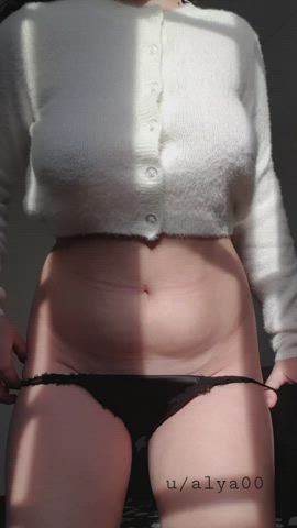 I hope to make some older men hard with my teen boobs today : video clip