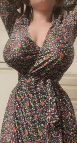 Are these natural DDDs too big for braless sundresses this season? : video clip