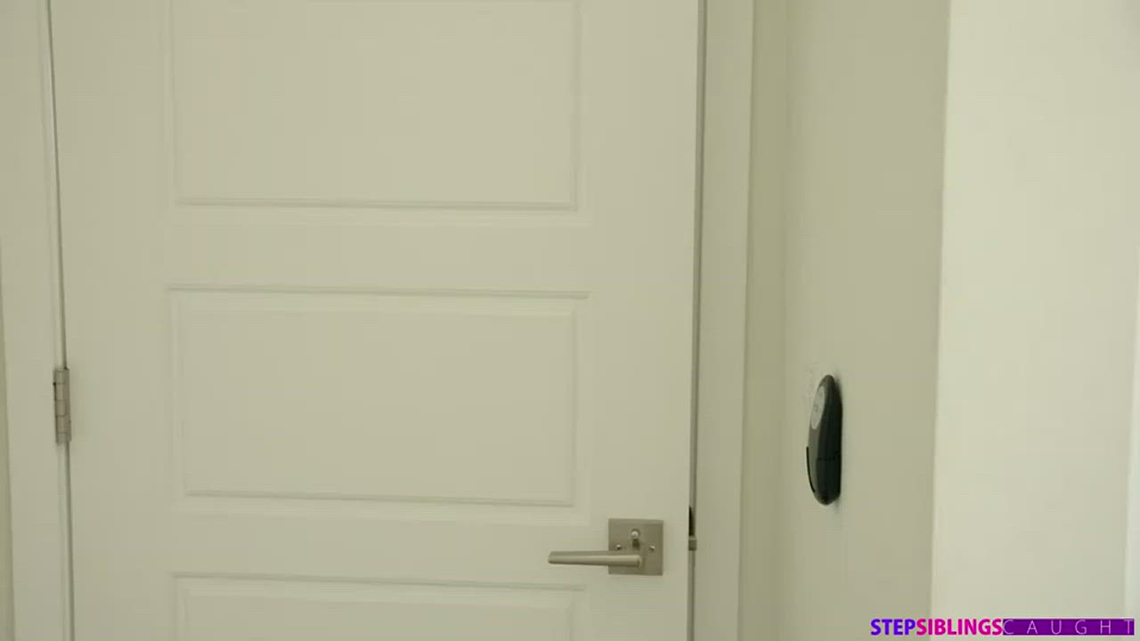 Stepsister Minxx Marii Blowjob and a cumshot on Ass : video clip