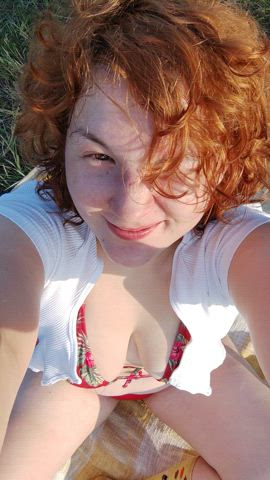 I enjoy the sun, you enjoy the view : video clip