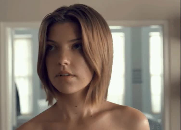 Catherine Missal -- Tell Me Lies (2022) GIF : video clip