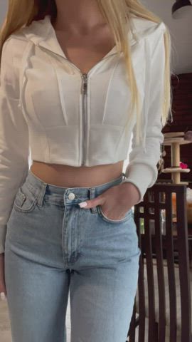 I don’t like wearing panties at school, as you see : video clip