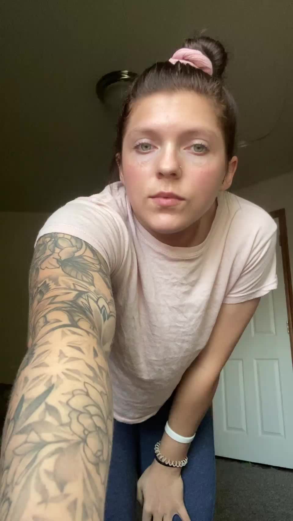 Stroke and edge to my thick ass : video clip