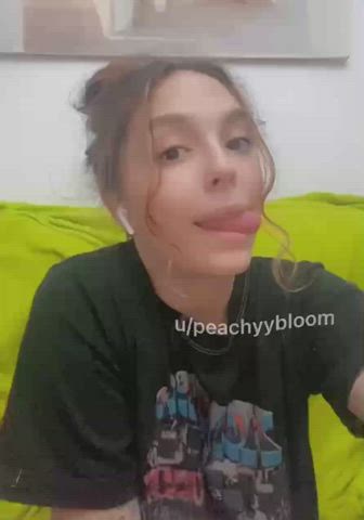 Would u rather cum on my boobs or face?;) : video clip