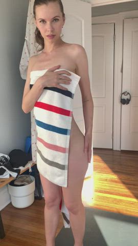 Put a baby in me right after the shower : video clip