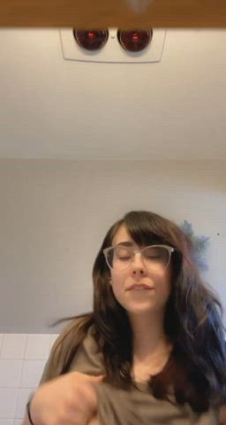 5'1 and they keep growing : video clip