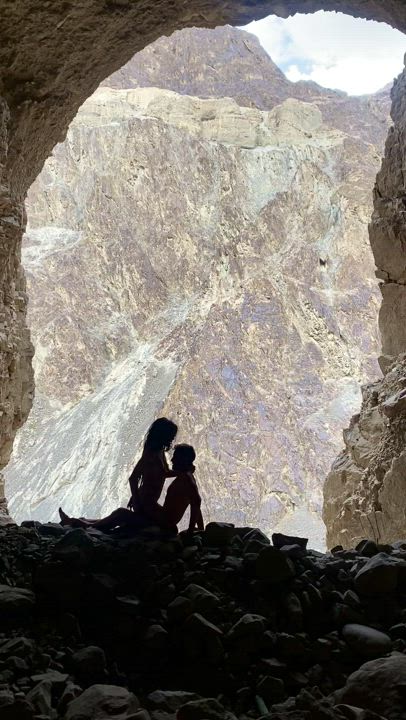 Fuck me in a cave : video clip