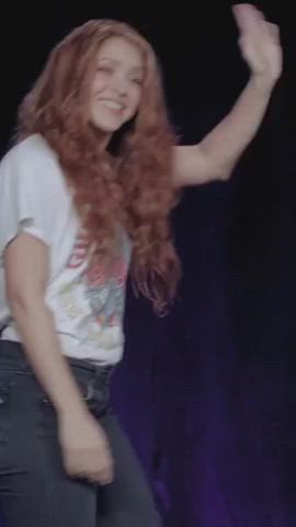 Shakira: interview before superbowl : video clip
