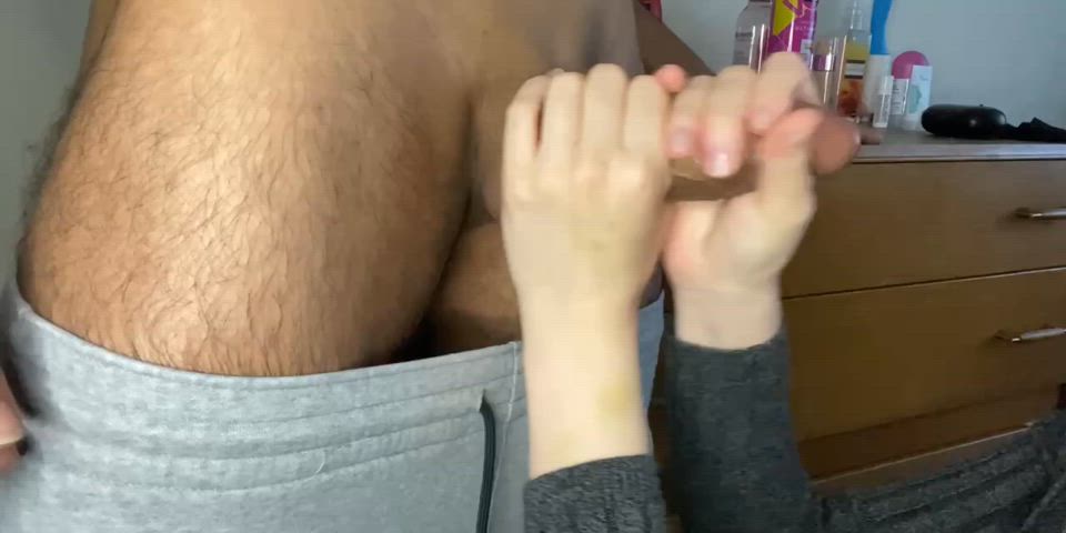 He said close your eyes and touch this, I didn't know I was cheating : video clip