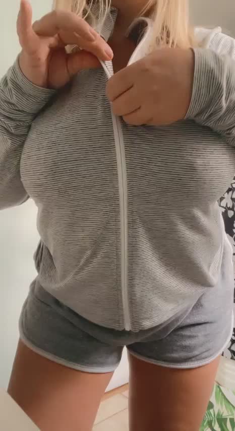 Hi 😘 : video clip