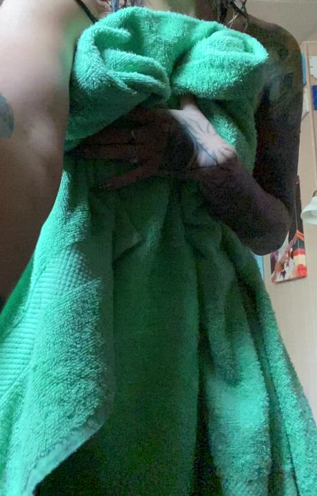 Fresh out of the shower and begging to be bred : video clip