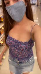 Have no idea what song is playing but I'm still going to flash dance in the middle of the grocery store [GIF] : video clip