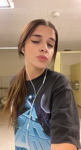 I just couldn't resist showing my body, had to go to the school toilet quickly haha... wish you were here with me : video clip