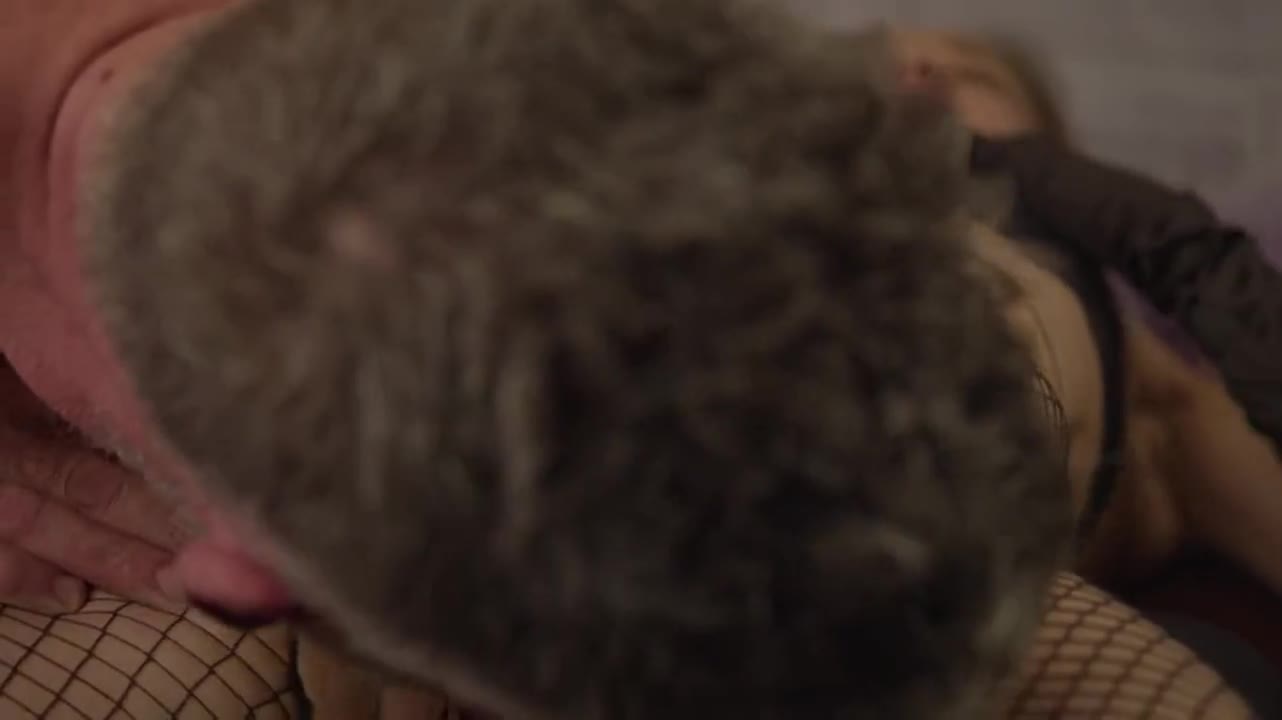 He cleans my pussy up well, don't you think? : video clip