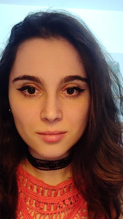 You'll get a surprise if you can keep the eye contact : video clip
