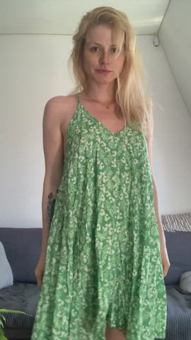 With or without dress? [f] : video clip