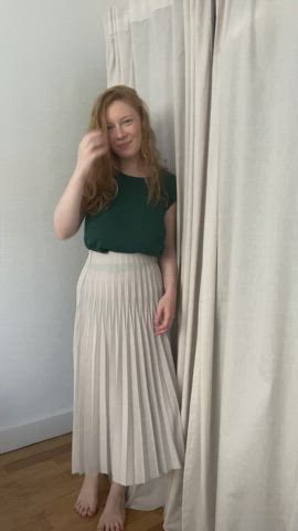 She's a busty redhead but she has the personality of a golden retriever : video clip