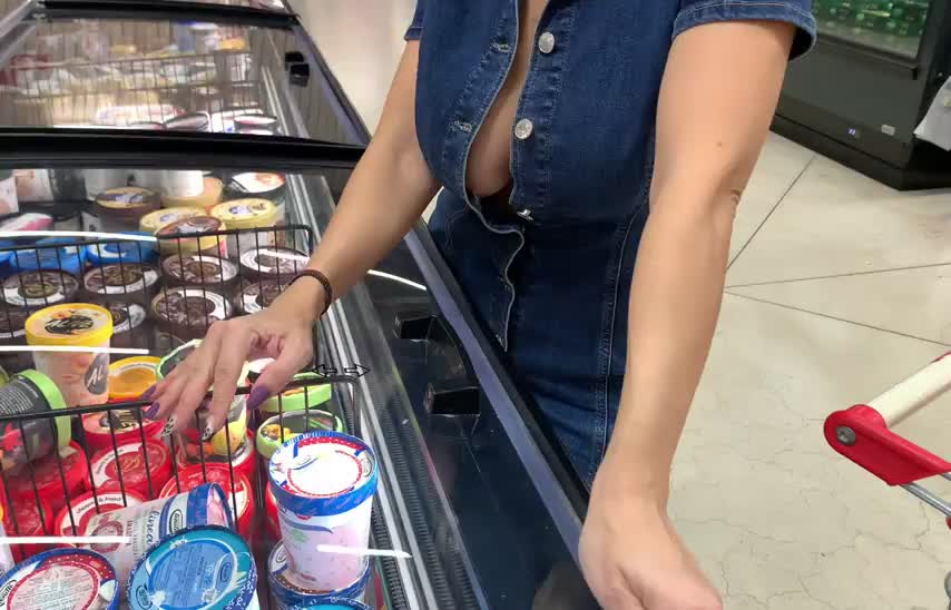 Hmmm decisions, decisions [gif] : video clip