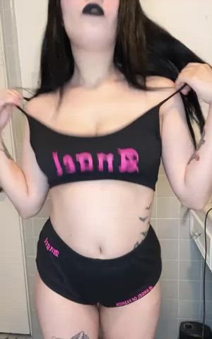 smol latina with big tits : video clip