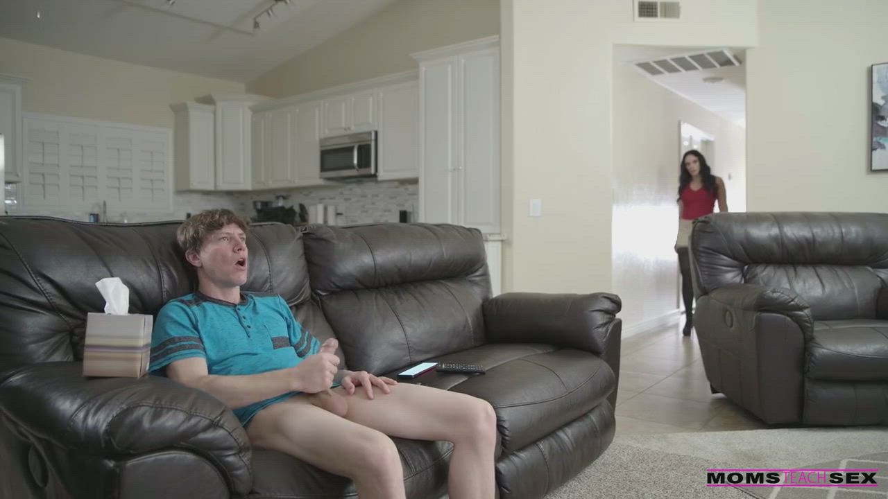 Sheena Ryder - She Needs The Cum : video clip