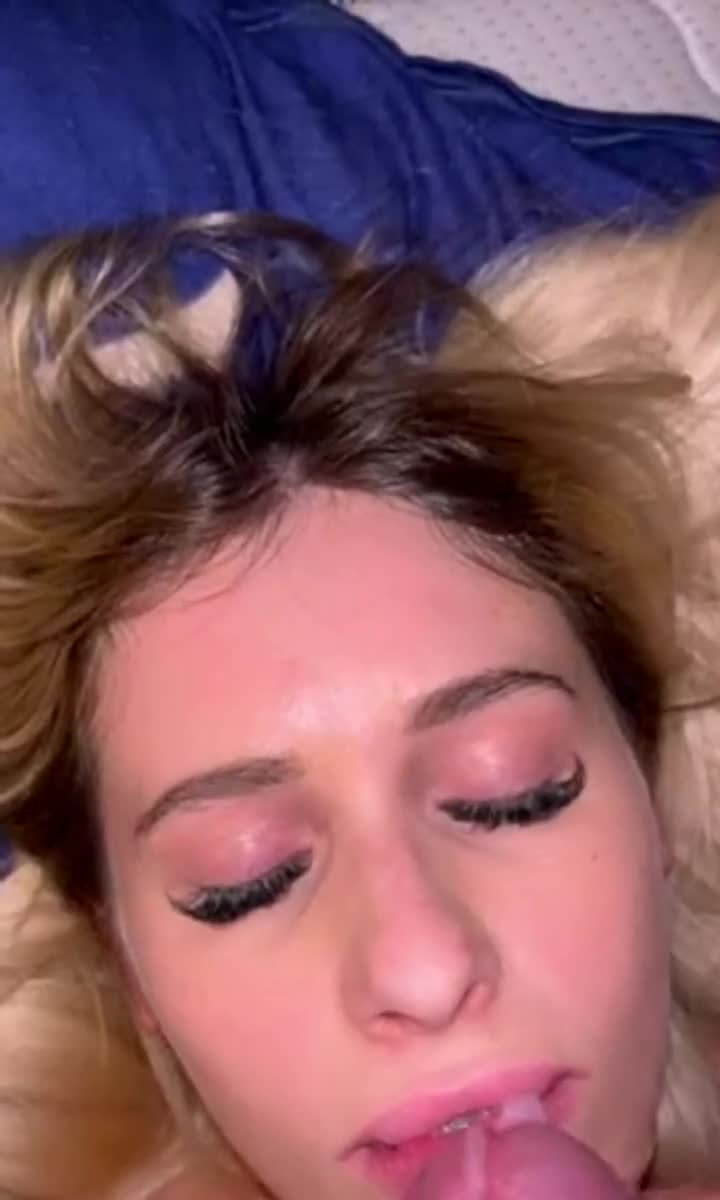 Got my pretty face covered by guy I met on gym : video clip