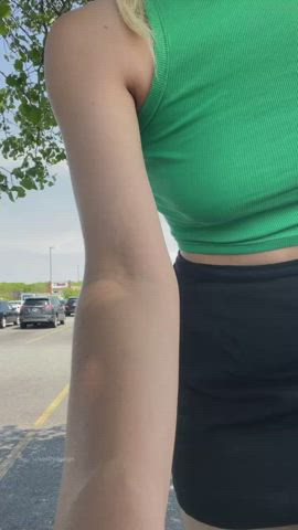 wanted to show you guys my outfit real quick 😋 [GIF] : video clip