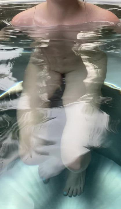 I love it rough from behind : video clip