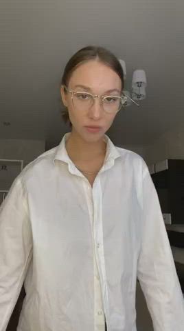 It would make my day if at least one person loved my skinny body : video clip