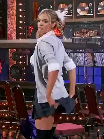 Look guys you can spank my ass I will eve flash it with a bit of underwear (kate Upton) : video clip