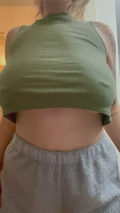 Who doesnt like big bouncing tits? : video clip