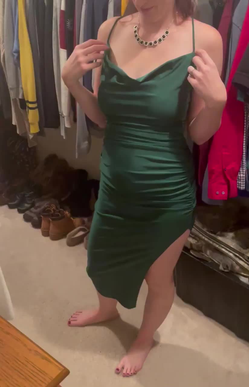 Green always looks good on pale skin : video clip