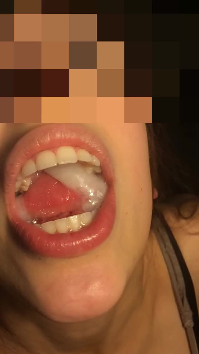 A slow motion of me playing with cum : video clip