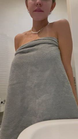 Daddy, I’m clean and shaved, come over : video clip