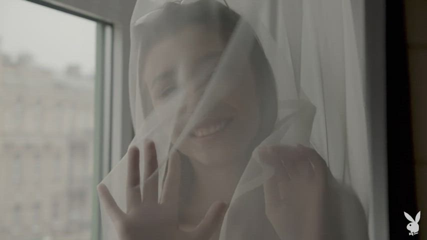Adorable Mila Azul : video clip