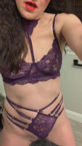 Can I rub my pussy on you next, Daddy? (40yr old mom) : video clip
